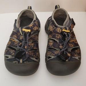 Toddler Keen shoes size U.S. 9